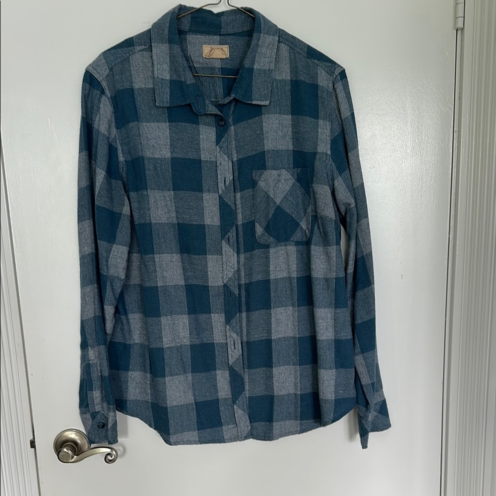 Boston Traders Blue and Gray Casual Button Down Shirt